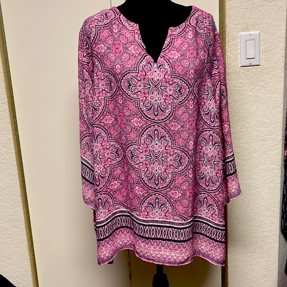 Beautiful pink, navy and white blouse by Violet + Claire